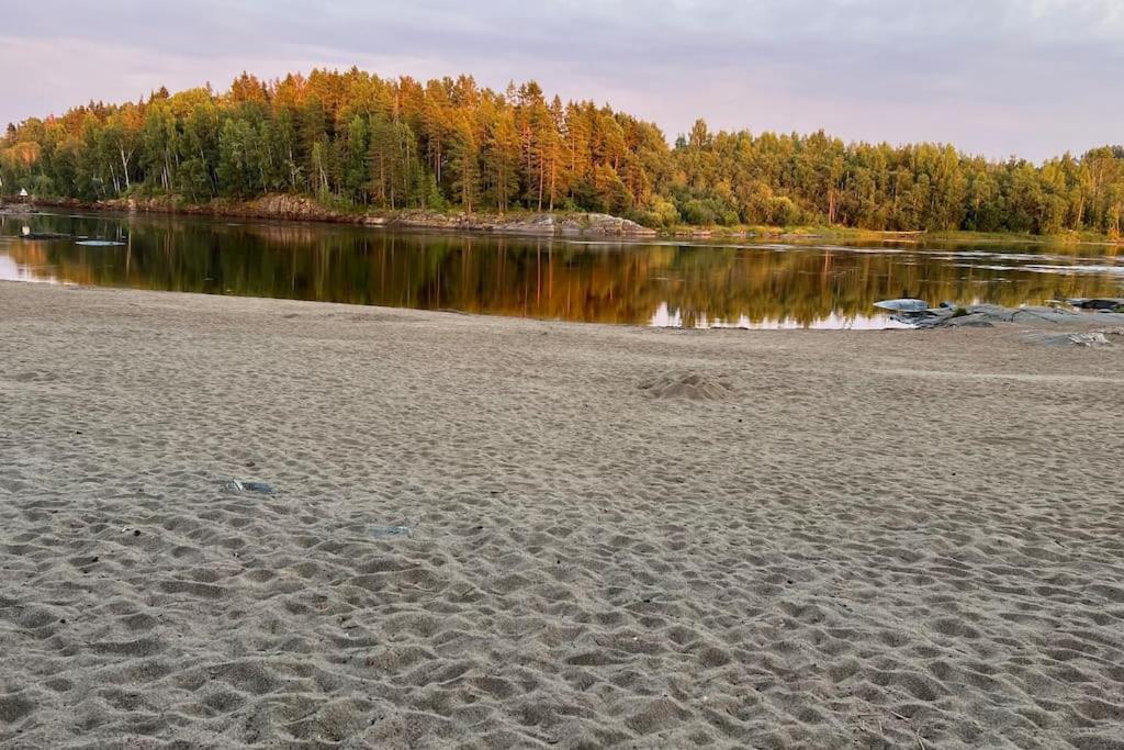 Attraktiv & Smart Funkishytte Pa Nes Strandhager. Årnes 外观 照片